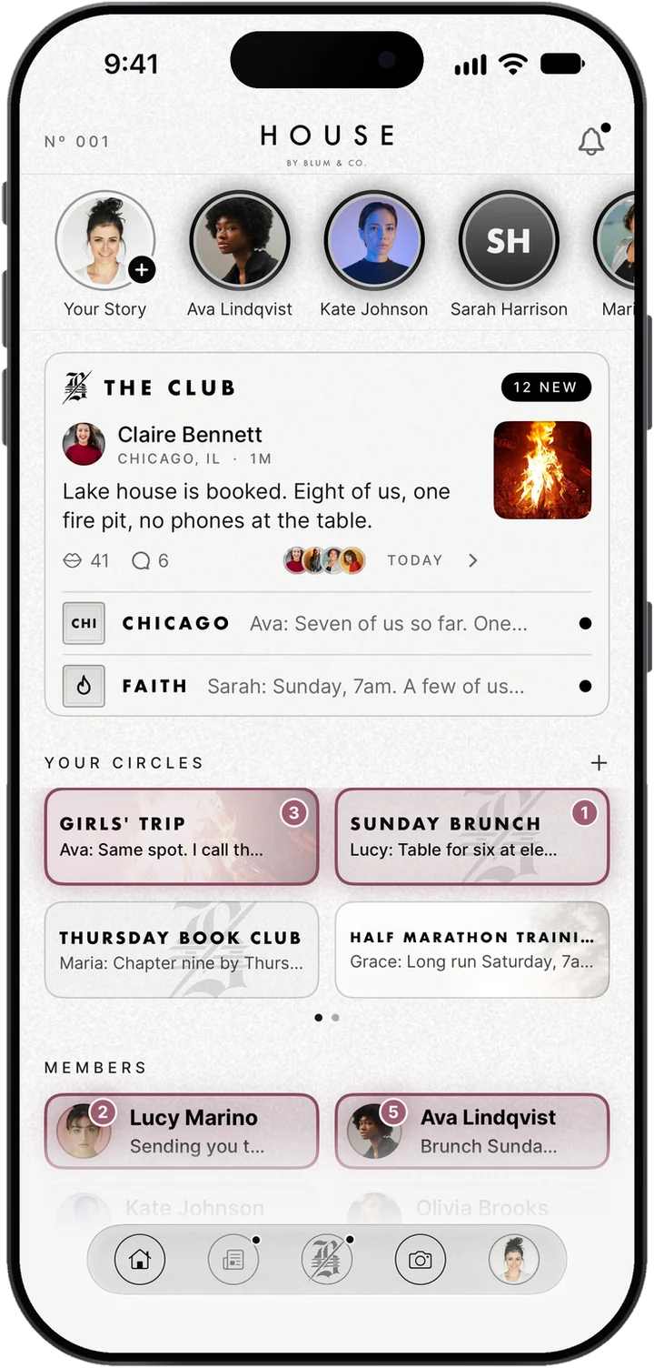The Women's Club home screen in white: stories, The Club, circles and members.